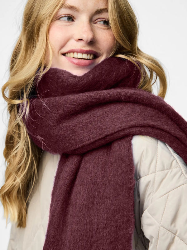 PIECES - Wine Tassel Scarf