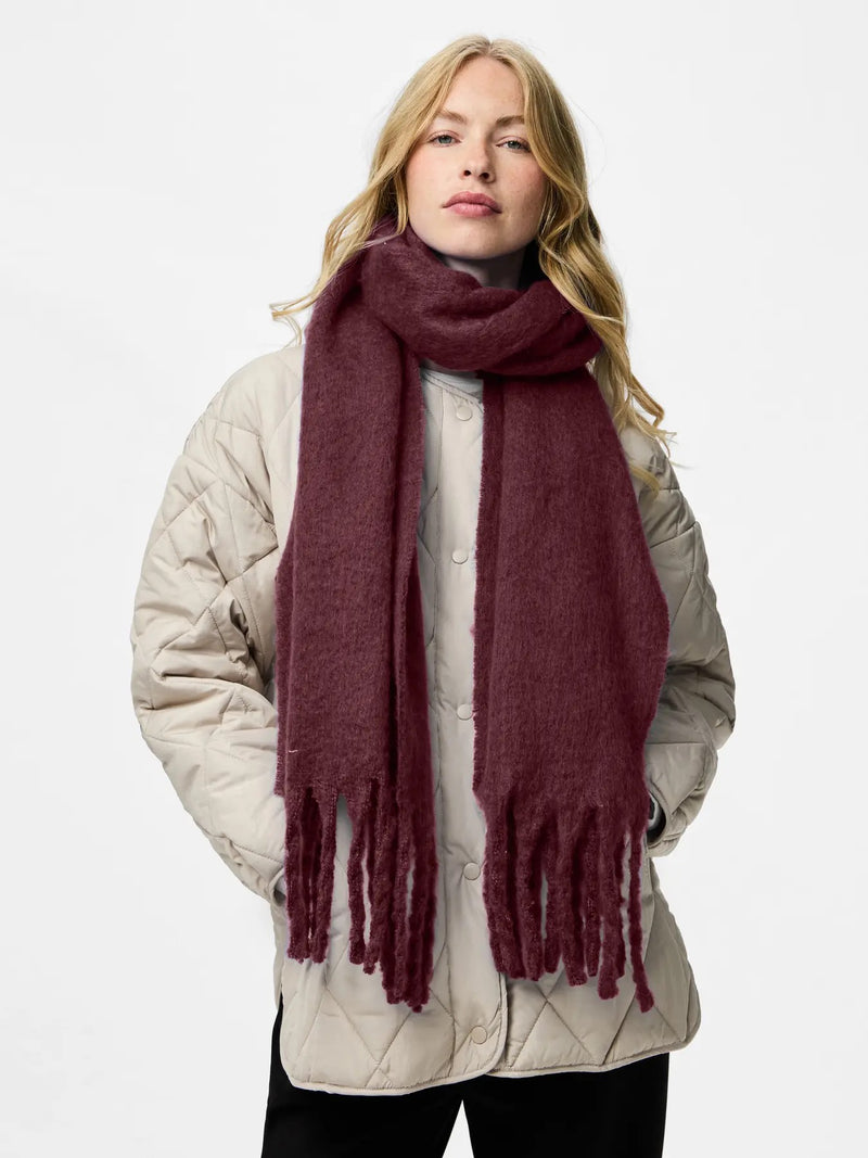 PIECES - Wine Tassel Scarf