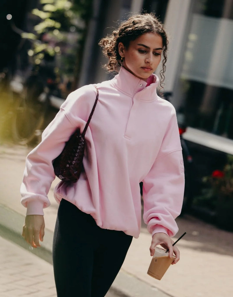 Gym & Coffee - Snap Collar Sierra Sweatshirt Baby Pink